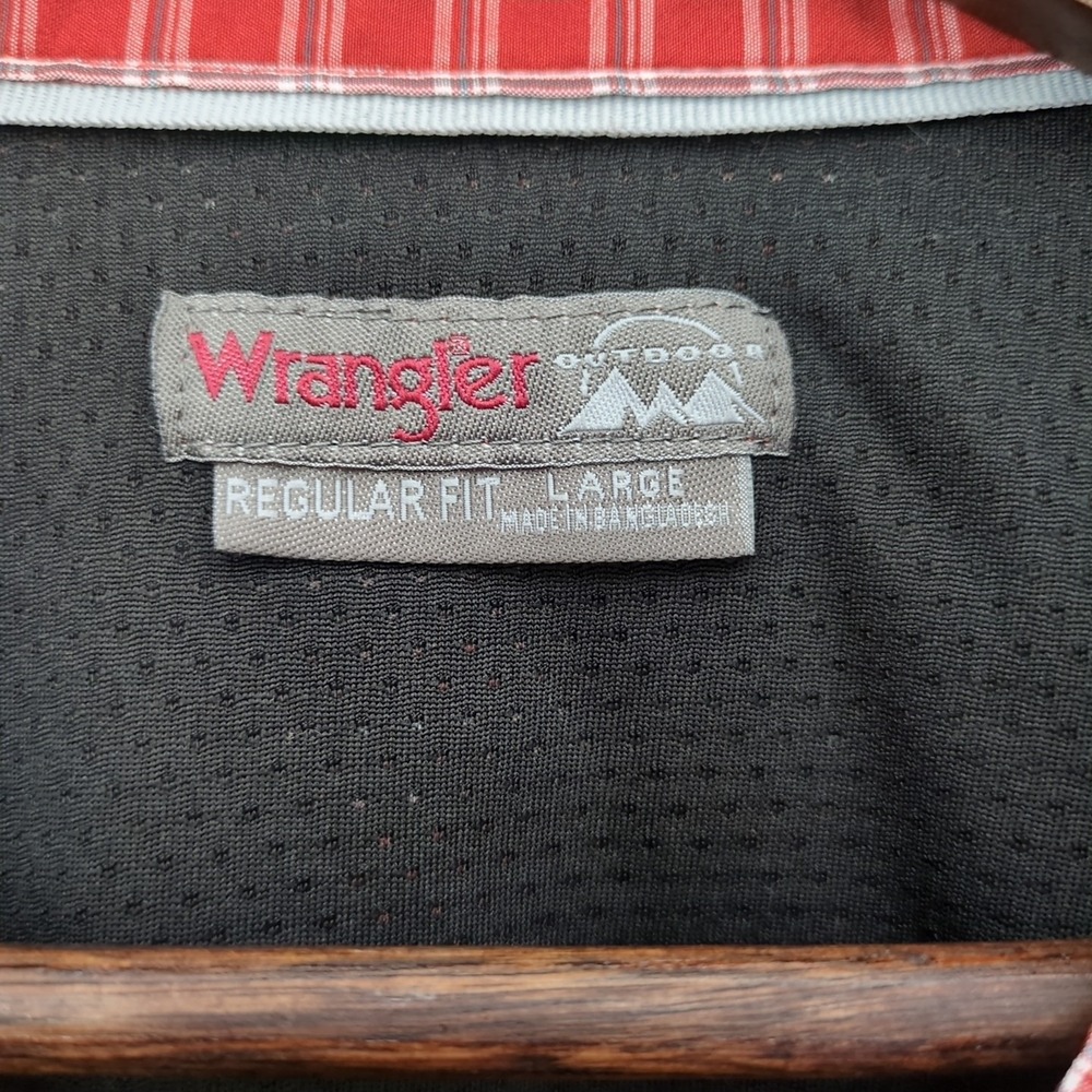 Wrangler Outdoor Perfomance Fabric SZ L Button Down‎ Shirt Red Plaid Regular Fit - Picture 3 of 5